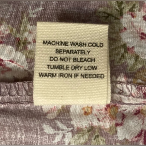 NEW No Comment Off the Shoulder Floral Lavender Women’s Button down Blouse Med - Picture 4 of 11